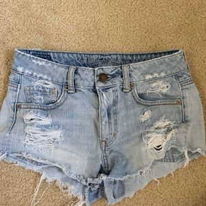 American Eagle Light Wash Jean Shorts!